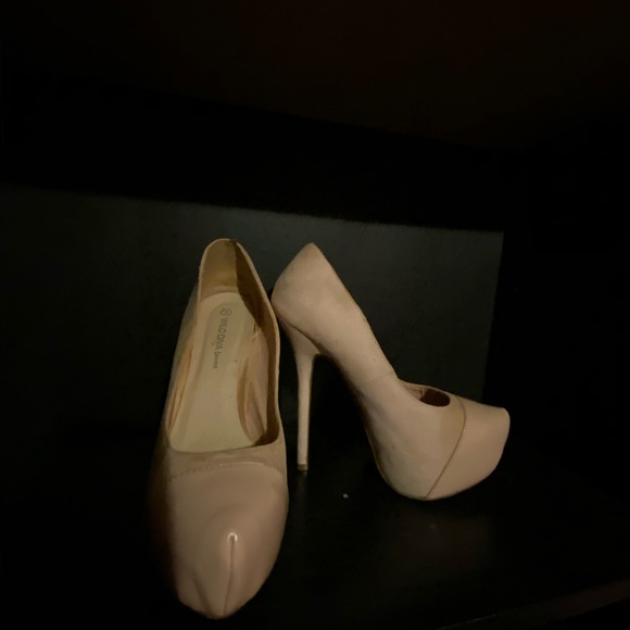 Cream heels - pointy toe - Picture 2 of 4